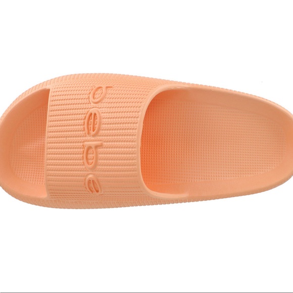 bebe Malga pool slide sandal with bebe logo for casual look - Picture 3 of 9